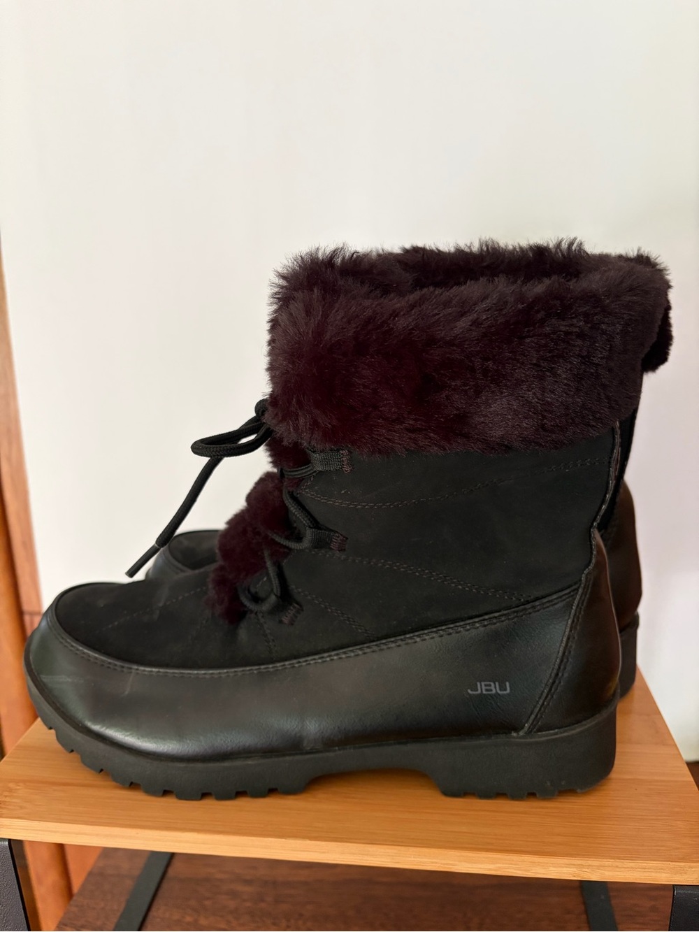 JBU Women's Colorado 9M Black Winter Faux Fur-Lined Lace-Up Boots. Memory Foam